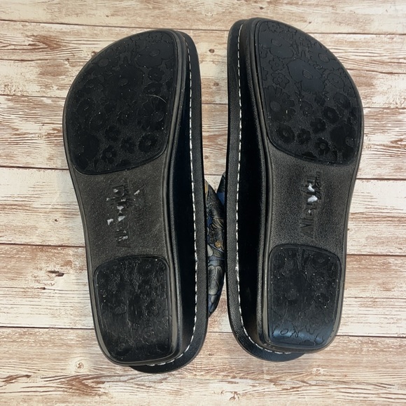 Algeria Blue and Silver Floral Pattern Leather Clogs Size 37 - Picture 4 of 10